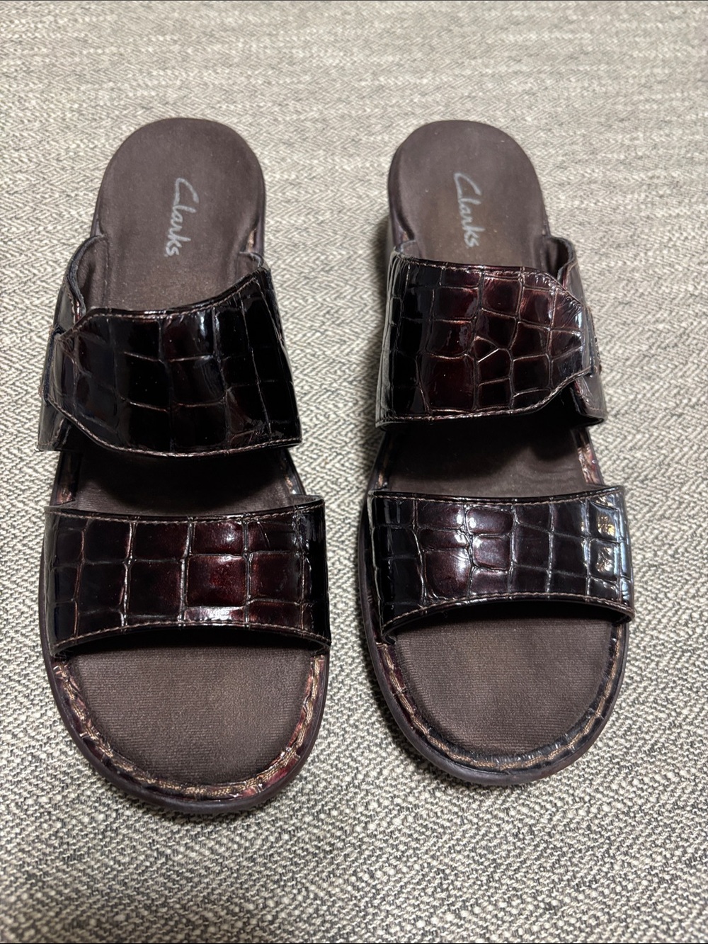 Clarks leather Dark Bronze Croc-Embossed Two-Strap Slide Sandals size 7.5